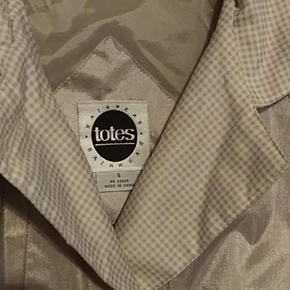 "totes" (vintage) ••Rainwear•• camel raincoat - Picture 2 of 3